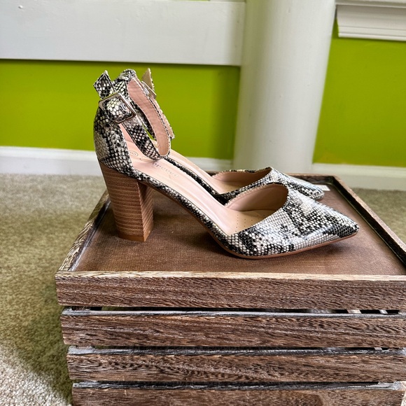 Block Heels - Picture 2 of 3